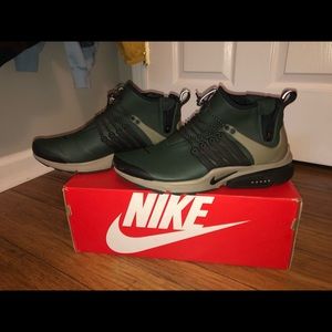 Brand new grove green bike air prestos